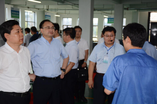 濟寧鼎力支持科技創新 市委書記王藝華視察中熱翰華濟寧工廠軟件開發成果